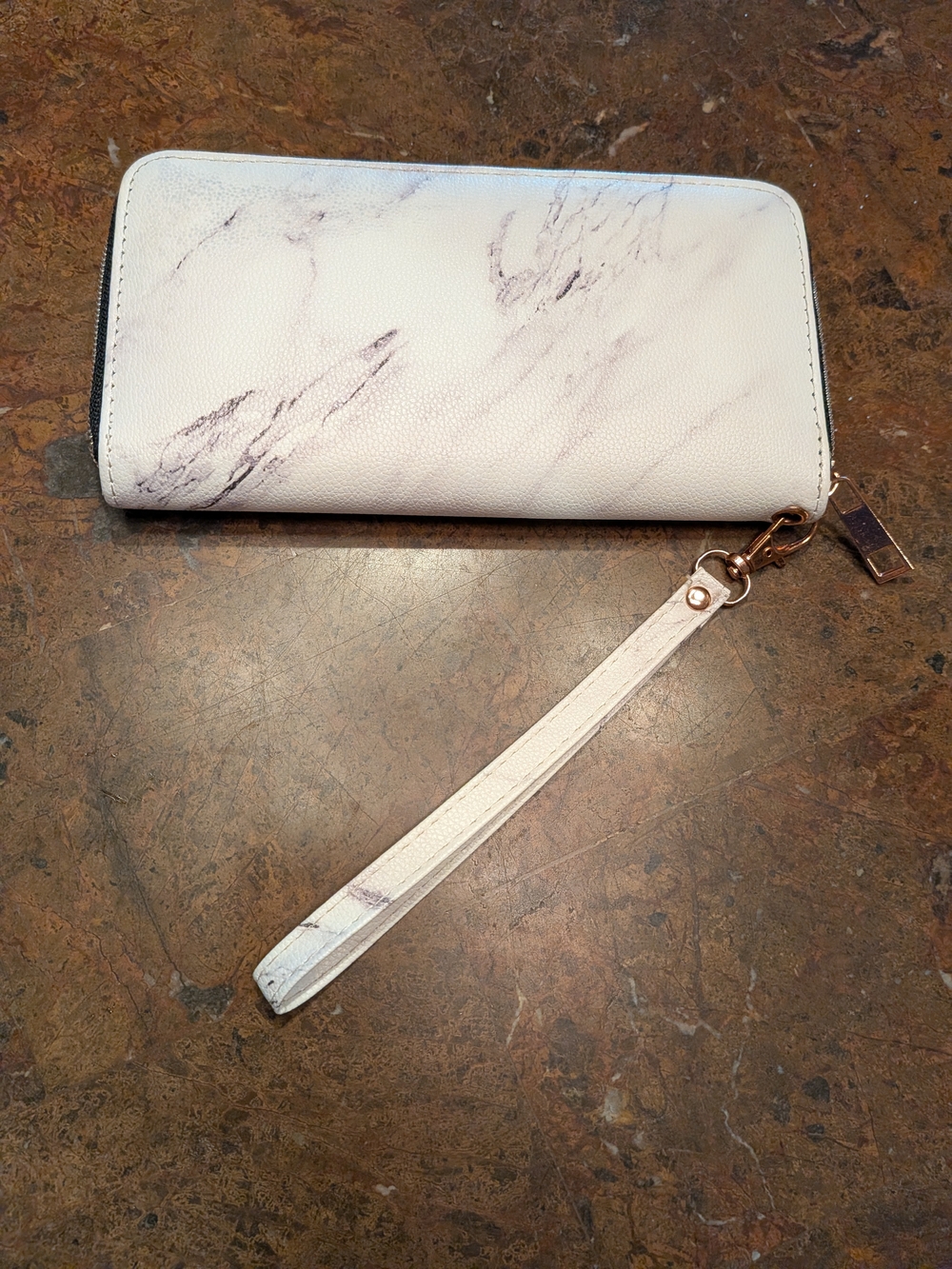 White faux leather wallet / wristlet